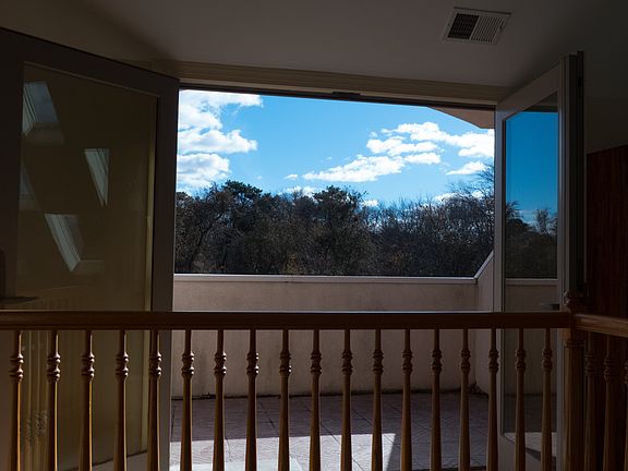 4th image of 135 E Caranetta Dr