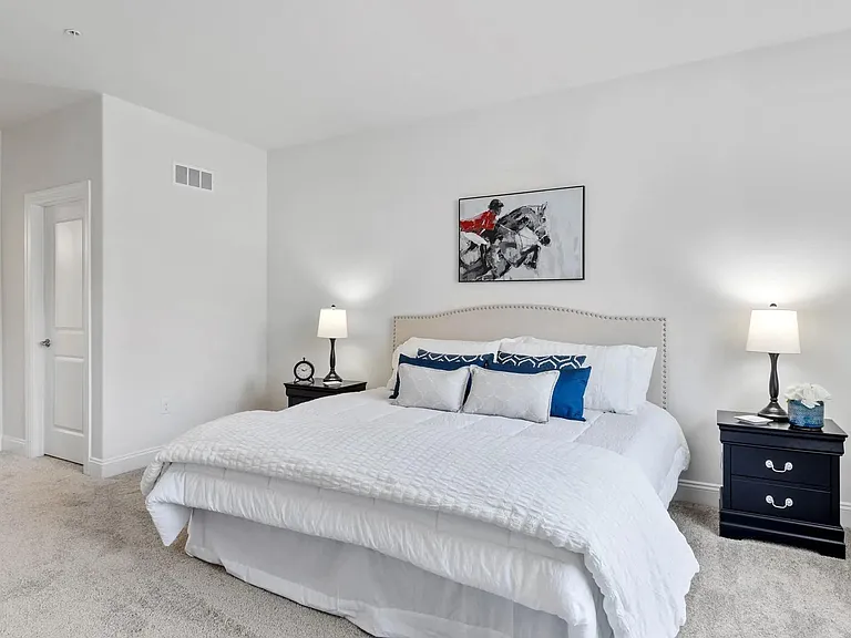 1112 Meadowlark Dr — Photo 2