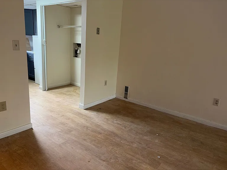 Townhouse Road Apartments — Photo 6