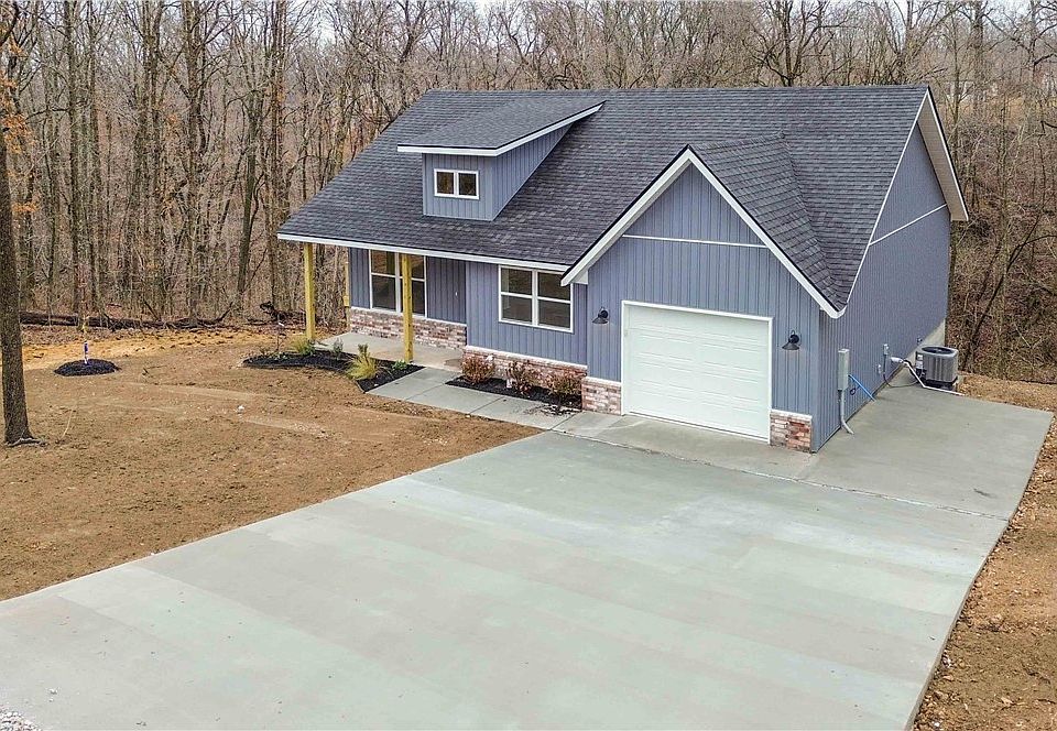 1st image of 15 Whithorn Dr