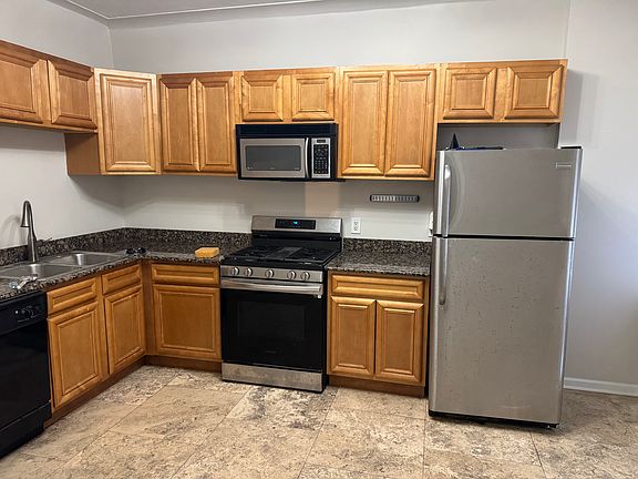 2nd image of 2431 W Cortez St APT 1