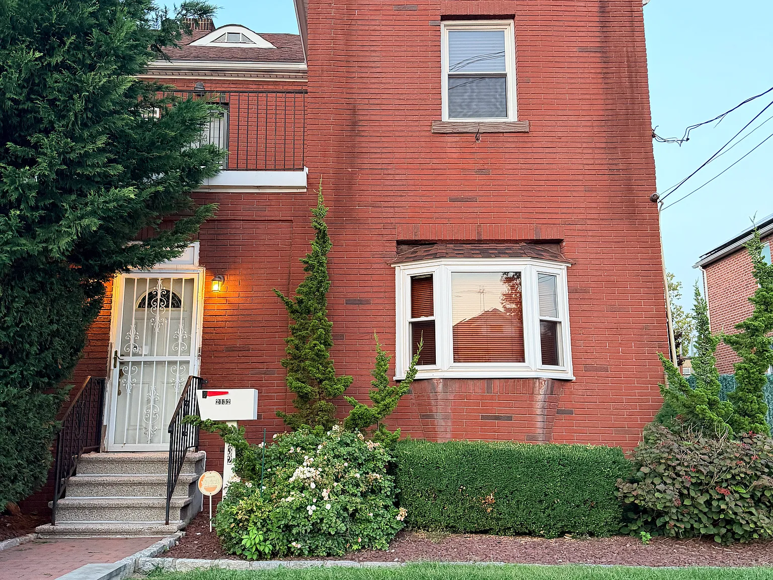 4 bed, 2119 sqft, $6,200 — Photo 1