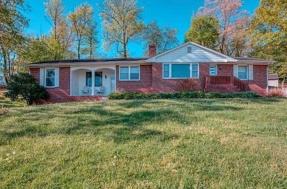 1st image of 100 Knob Hill Dr