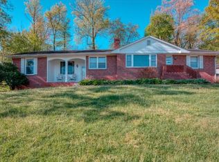 100 Knob Hill Dr, Bristol, TN 37620