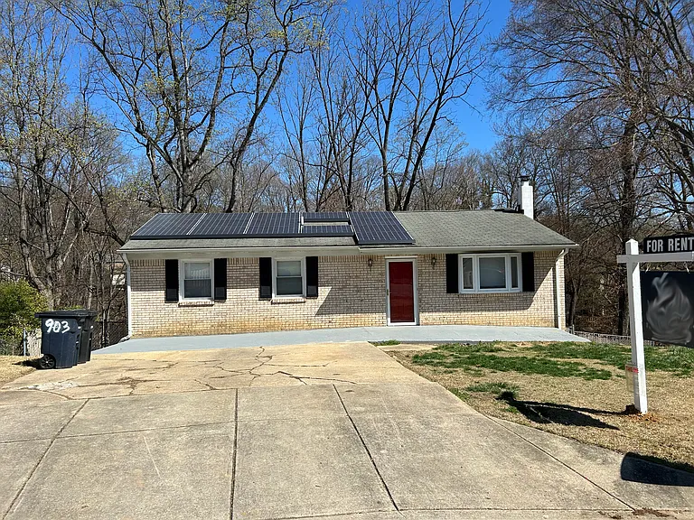 903 Park Ter — Photo 1