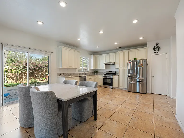 6393 Shorthorn Dr — Photo 3