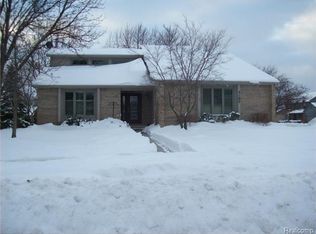 5189 Julian Dr, Troy, MI 48085