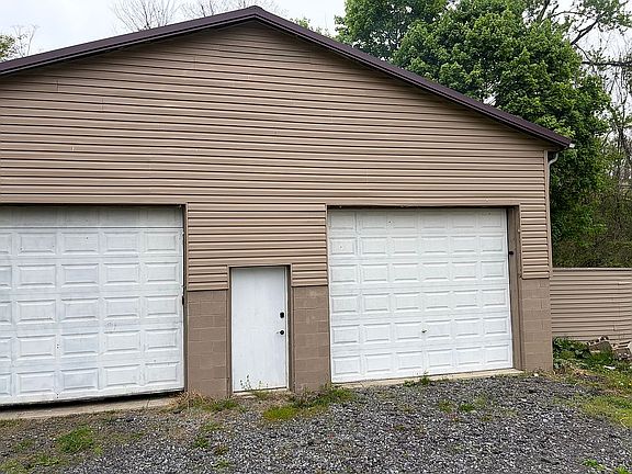 4th image of 204 Back St