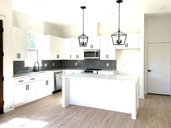3rd image of 6404 Highland Pine Ln