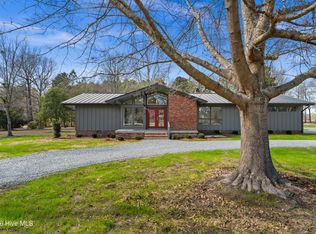 1000 Pine St, Lake Waccamaw, NC 28450