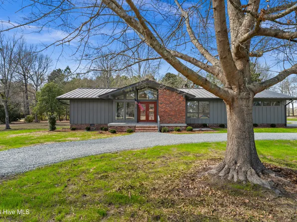 1000 Pine Street, Lake Waccamaw, NC 28450