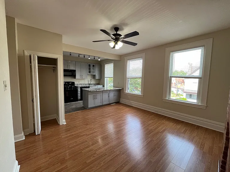 837 Highview St #2 — Photo 3