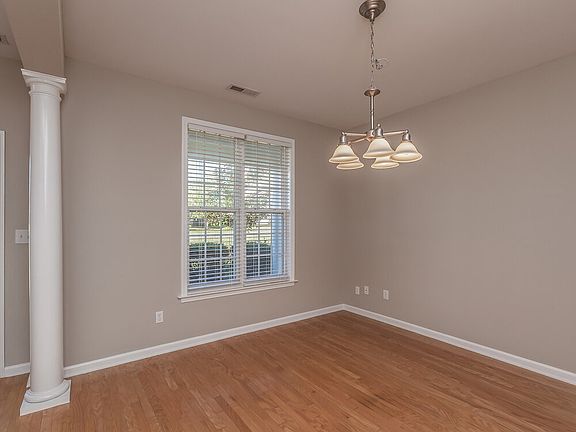 4th image of 384 Collinsworth Dr