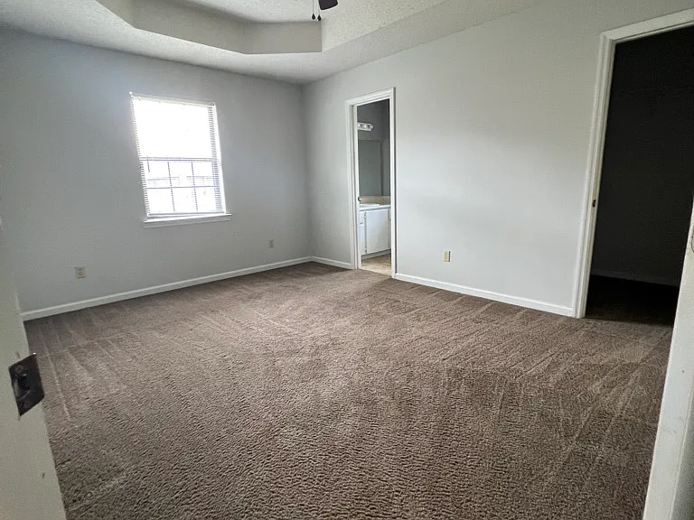 1704 Ashton Dr — Photo 1