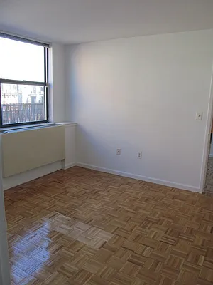 Rented by Lisa Management | media 9