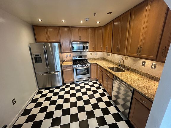2nd image of 54 Polk St APT J-1