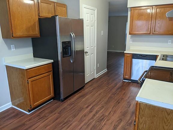 3rd image of 608 Kendall Dr #1