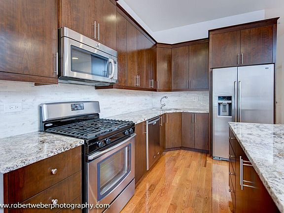 2nd image of 520 N Ashland Ave #1