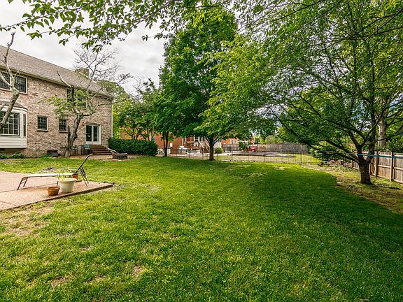 4th image of 668 Cumberland Hills Dr