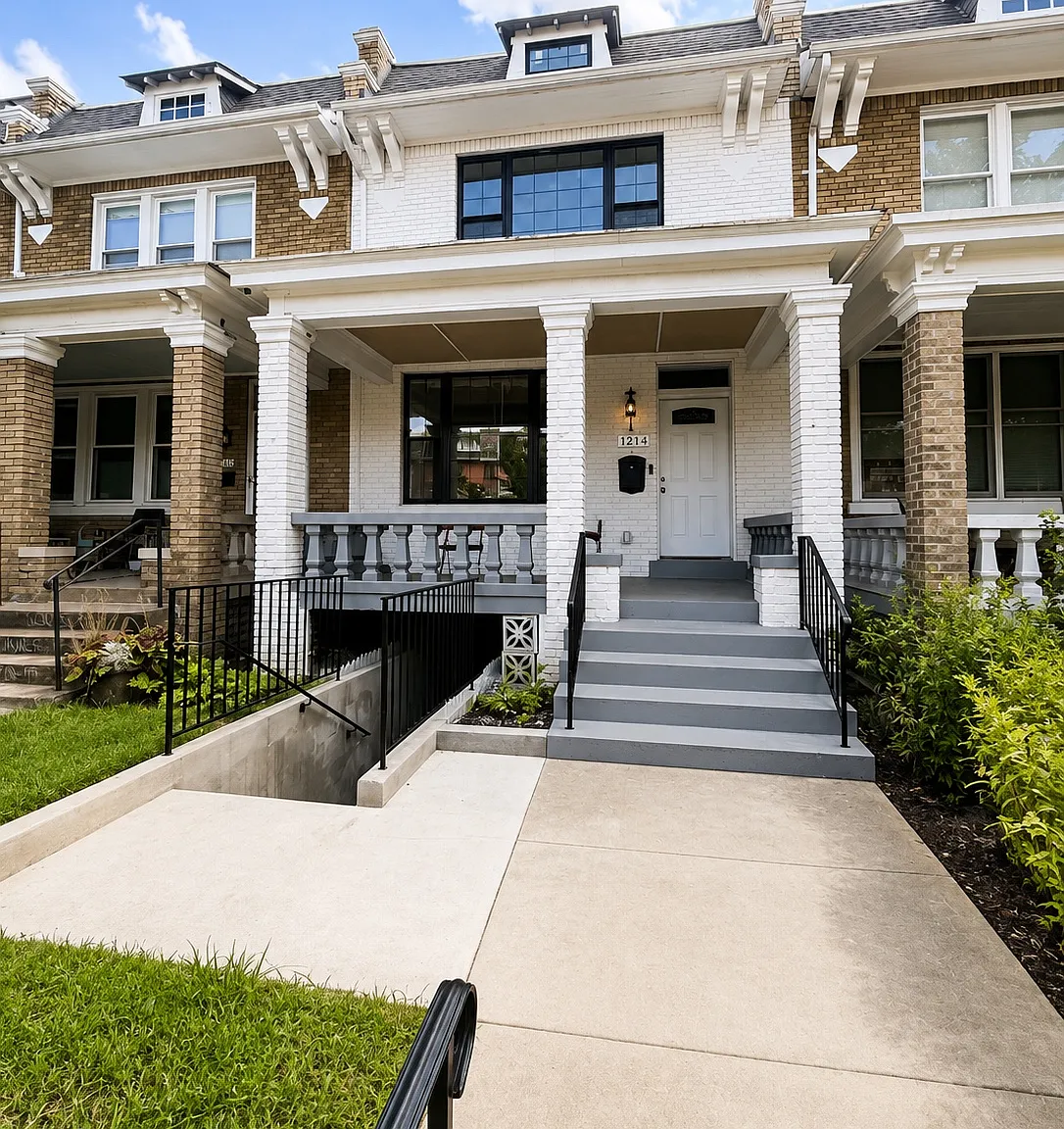 2 bed, 700 sqft, $2,800 — Photo 1