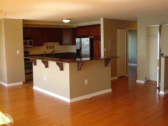 5th image of 300 Riverfront Dr Unit 17A