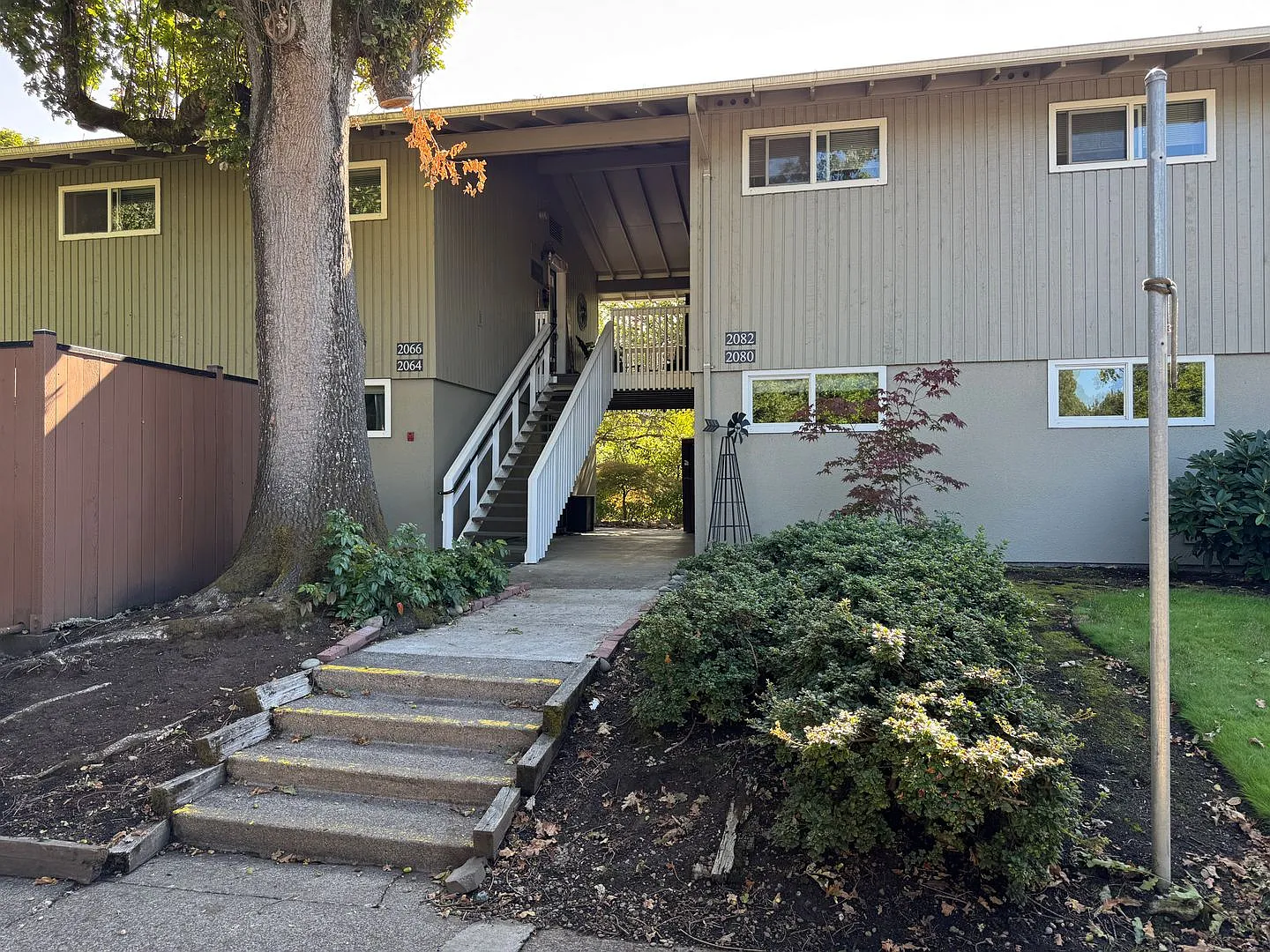 2 bedroom 1 bathroom upstairs condo — Photo 1