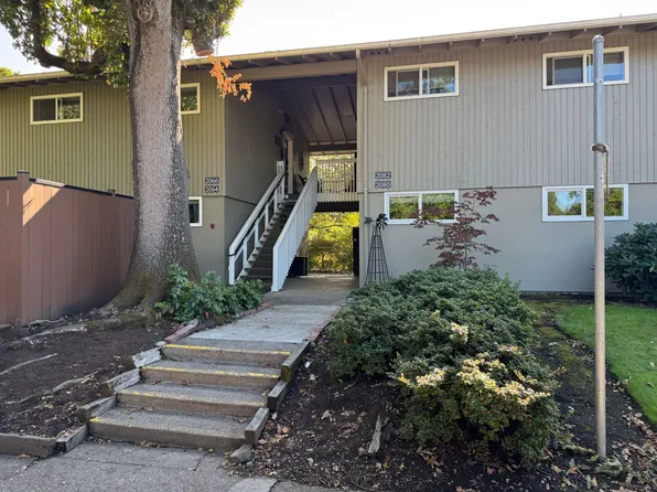 2082 W 14th Pl, Eugene, OR 97402