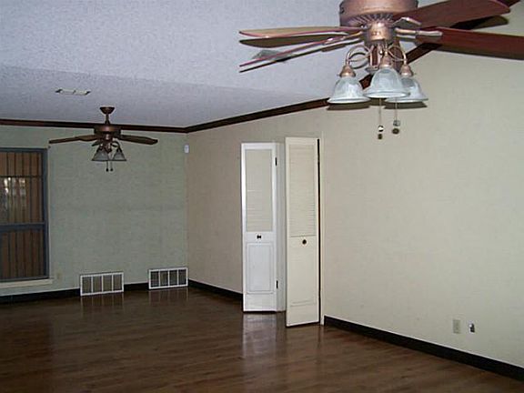 3rd image of 6917 Loma Vista Dr