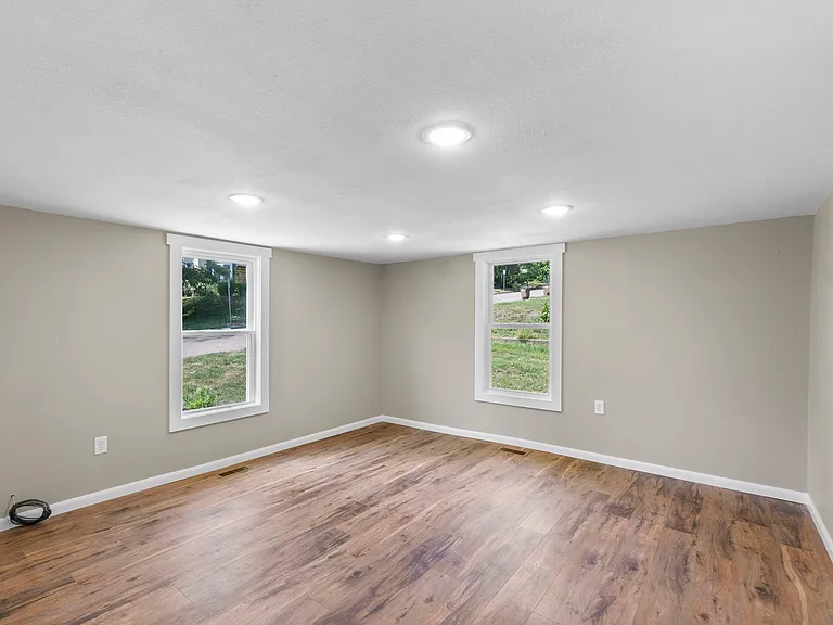 1520 New Madrid St — Photo 10