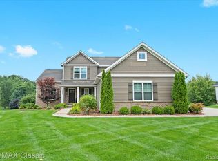 7803 Tipperary Trl, Fenton, MI 48430