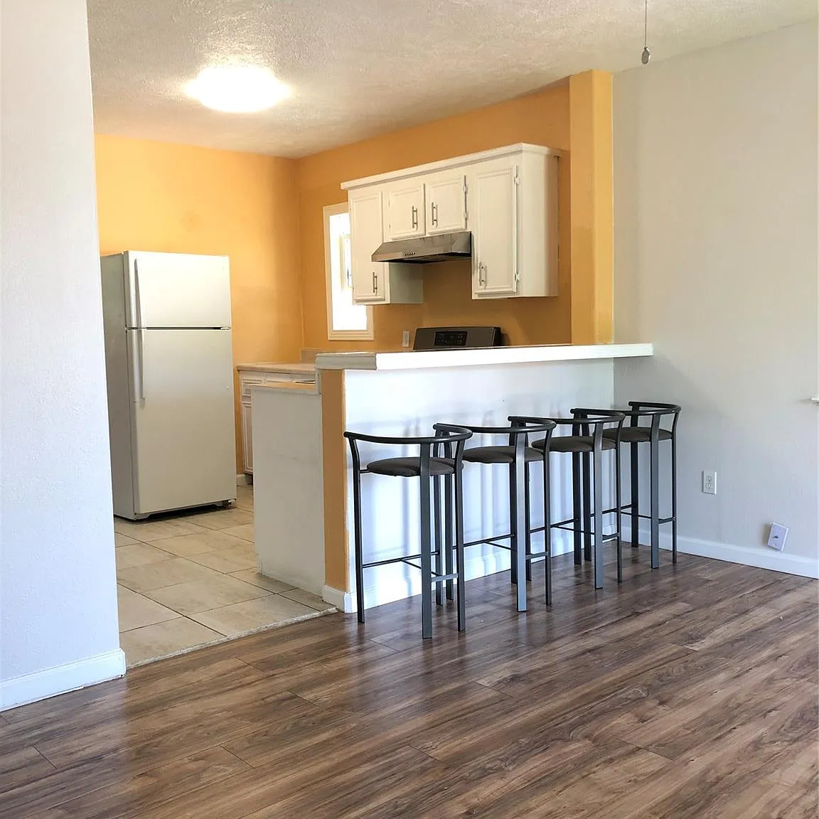 1 bed, 1.0 bath, 512 sqft, $800 — Photo 2