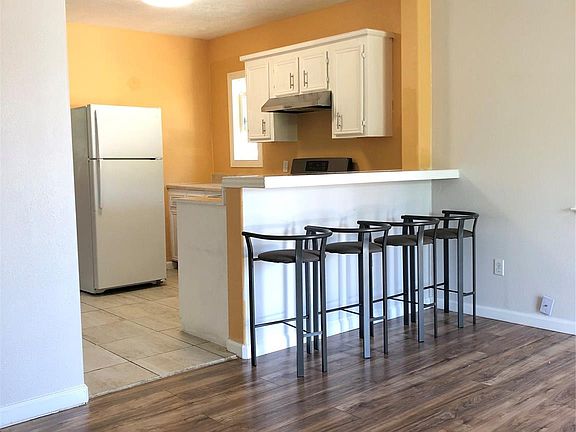 2nd image of 703 N Avenue B