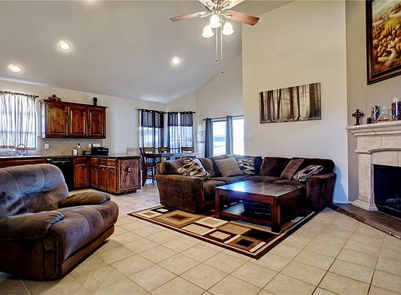 3rd image of 14016 Esperanza Dr