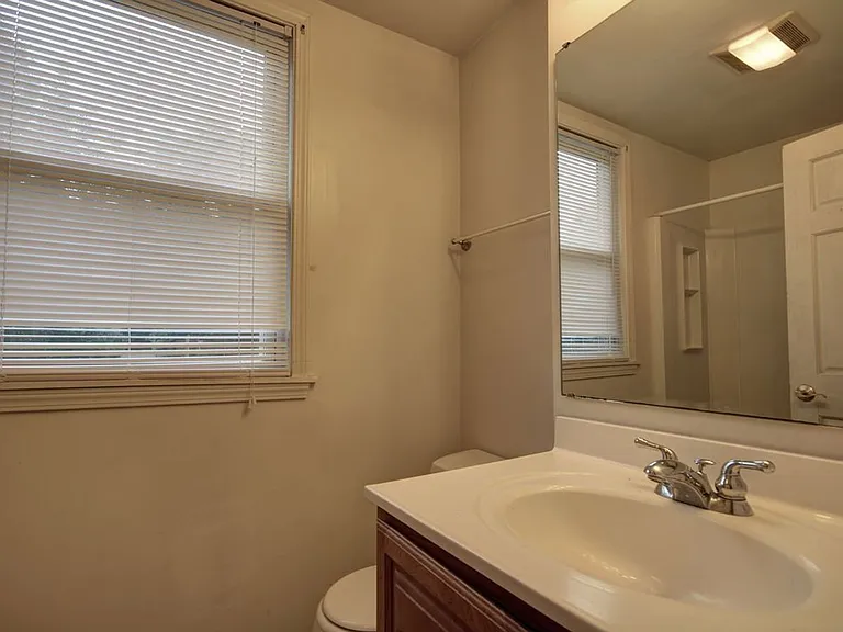 804 W Church St — Photo 12
