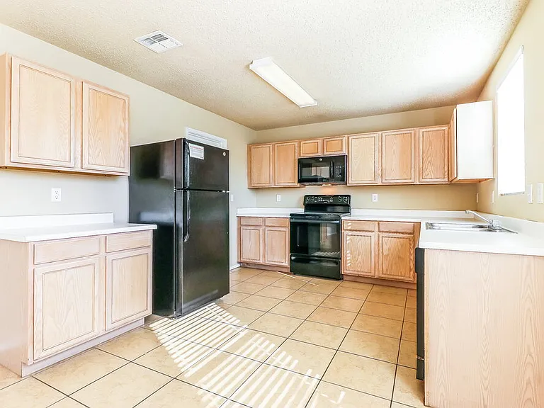 521 Merton Ct — Photo 6
