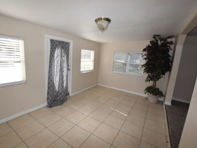 317 E Barnes Ave — Photo 15