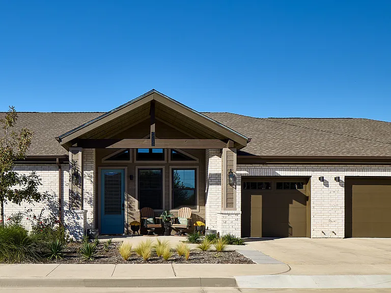 Avenida Carrollton - 55+ Active Adult Apartment Homes — Photo 1