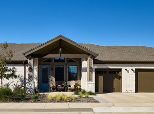 Avenida Carrollton - 55+ Active Adult Apartment Homes, Carrollton, TX 75010