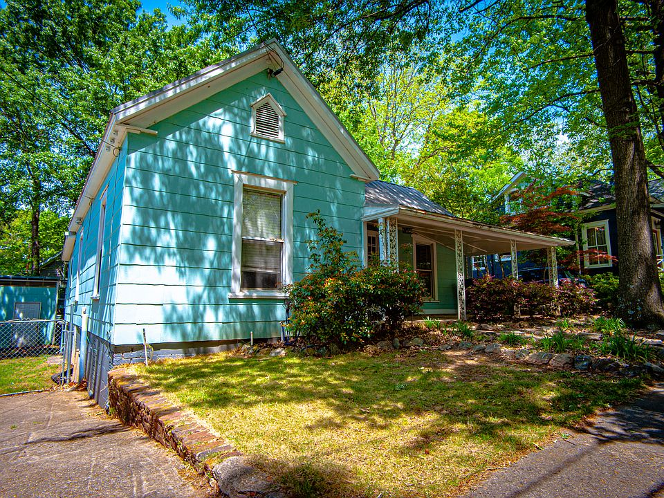 Front exterior with single car driveway