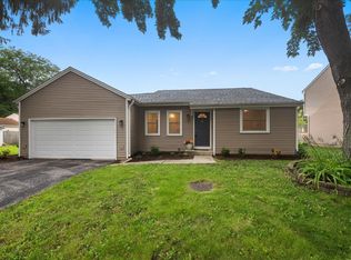 2690 Crosscreek Ct, Aurora, IL 60502