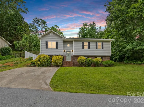 205 Davis Dr, Morganton, NC 28655