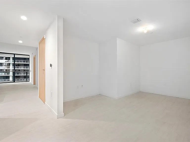 Brickell Plz — Photo 9