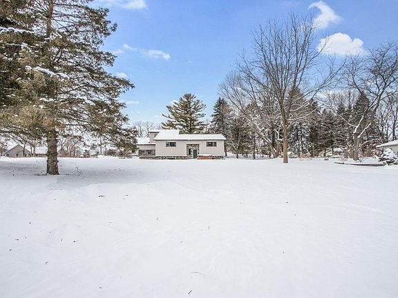3rd image of W5684 Summit Woods Ln