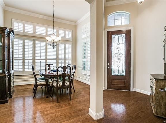 5th image of 5756 New Castle Dr