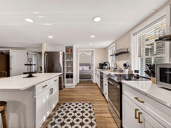 3rd image of 17 W Park Ave #2