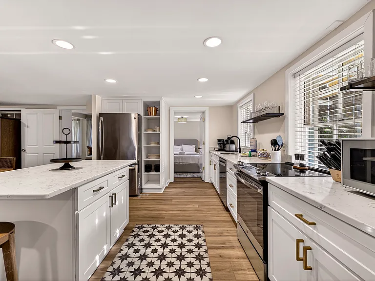 17 W Park Ave #2 — Photo 3
