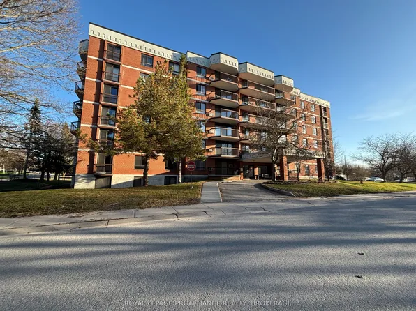 14 Greenview Dr #505, Kingston, ON K7M 7T5
