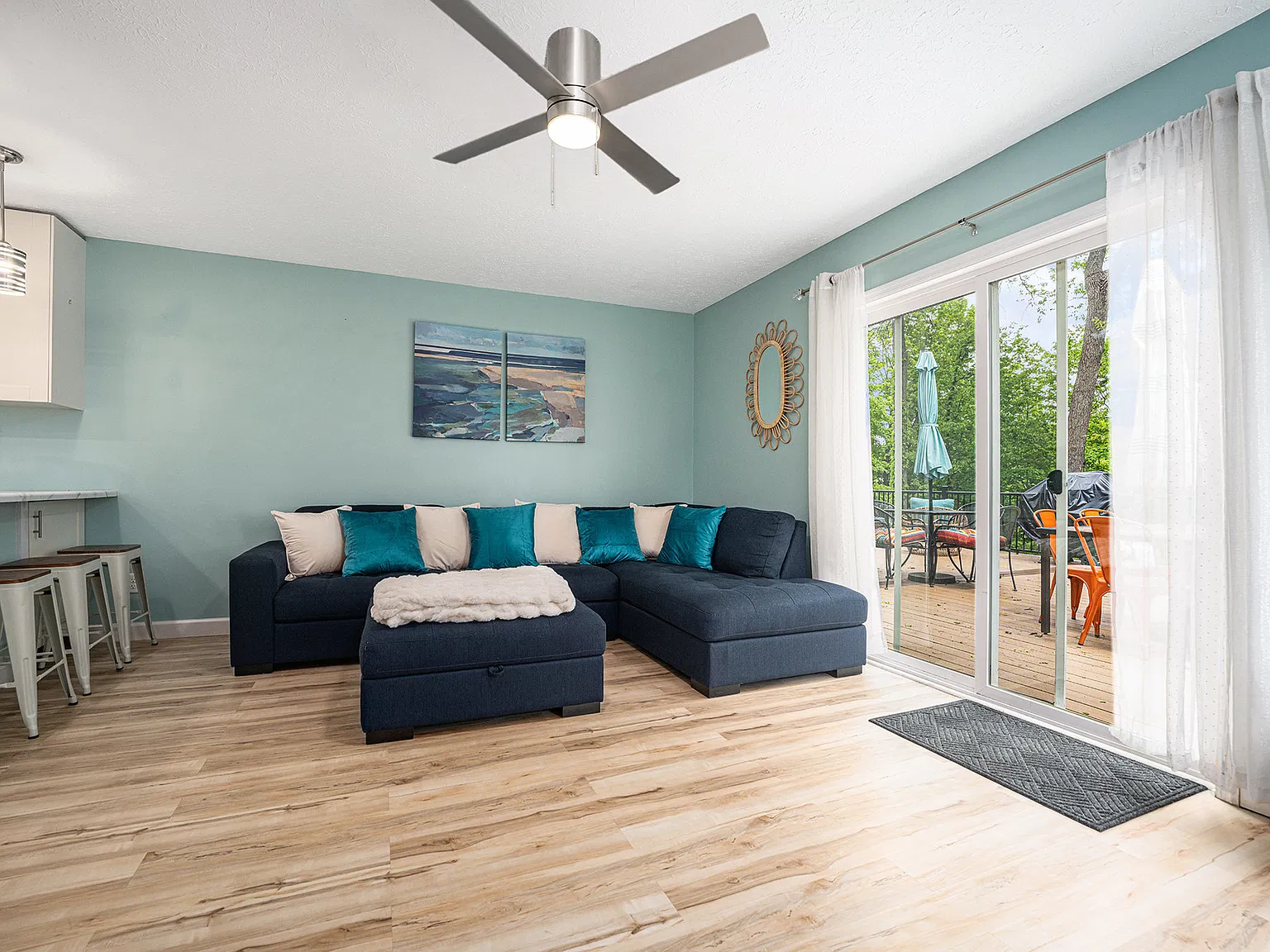 3 bed, 2.5 bath, 1250 sqft, $4,000 — Photo 3