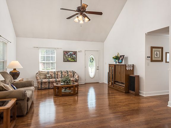 5th image of 124 Southern Oaks Dr SE