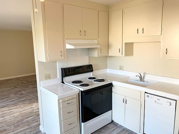 2nd image of 231 S Bayview Ave #19